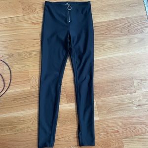 Alo Fast zip Leggings in Black Medium